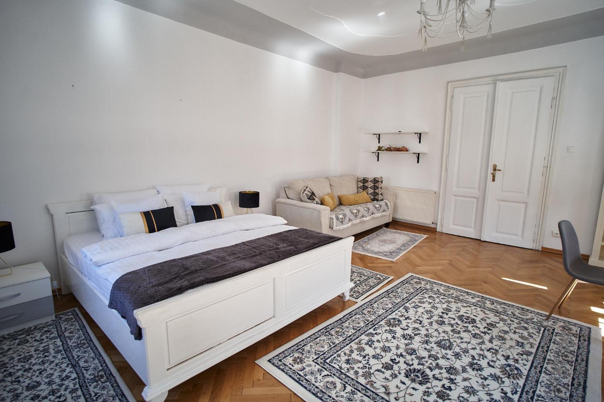 Crown Jewels Centre Sibiu Apartment Bagian luar foto
