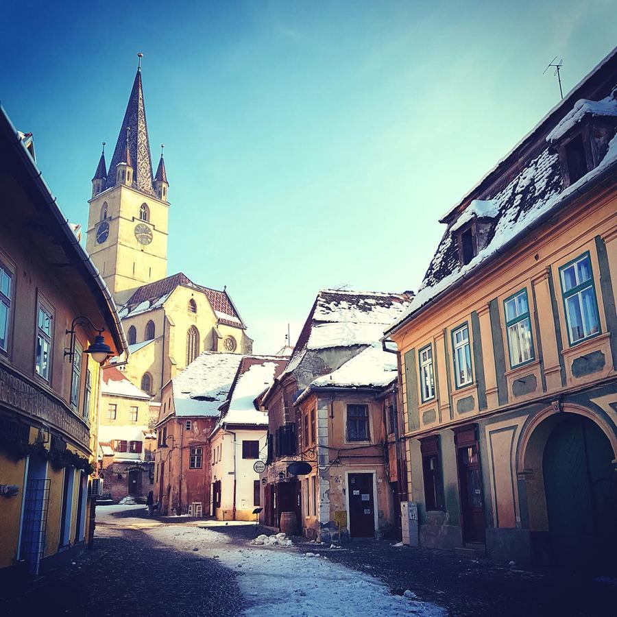 Crown Jewels Centre Sibiu Apartment Bagian luar foto