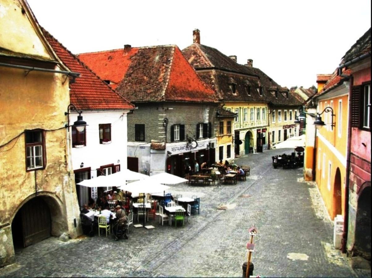 Crown Jewels Centre Sibiu Apartment Bagian luar foto