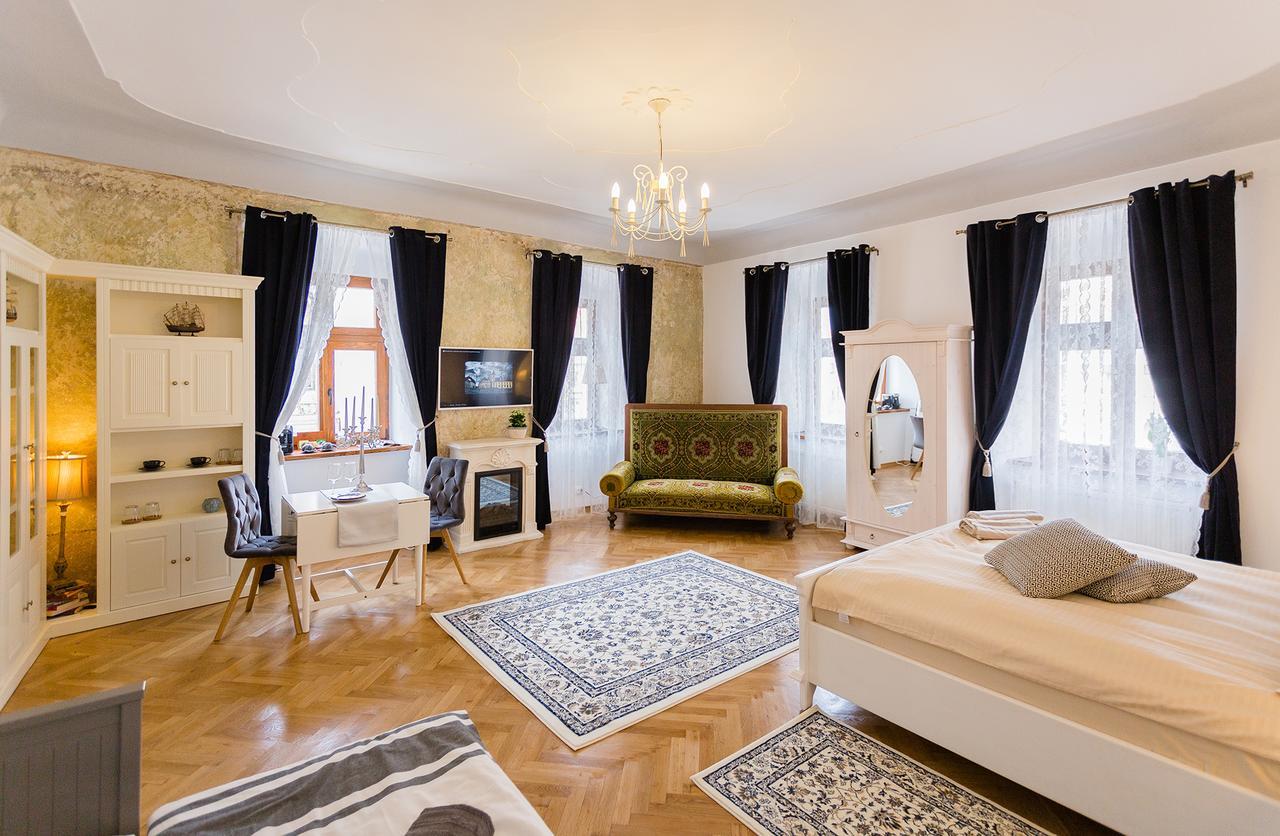 Crown Jewels Centre Sibiu Apartment Bagian luar foto