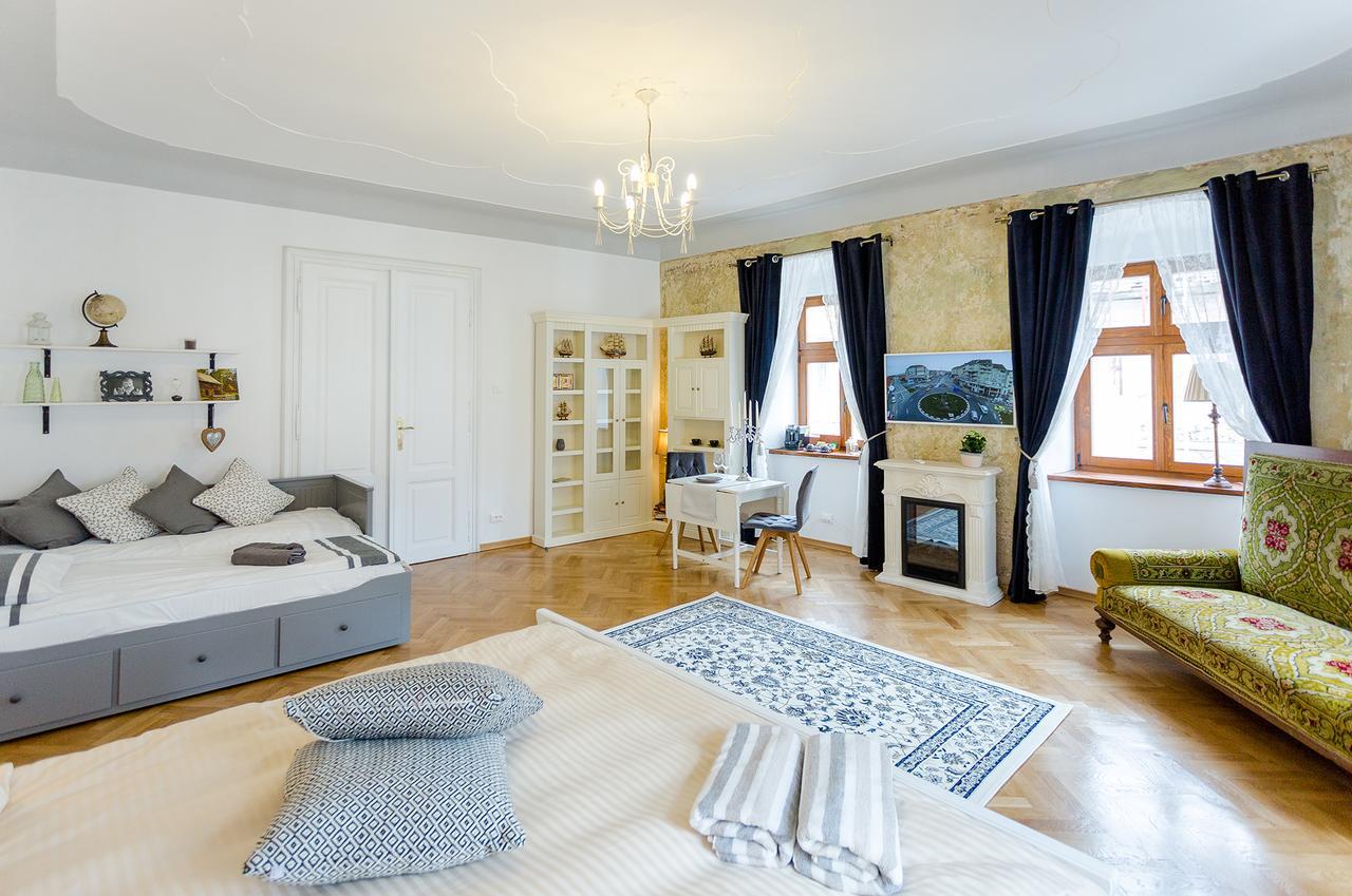 Crown Jewels Centre Sibiu Apartment Bagian luar foto