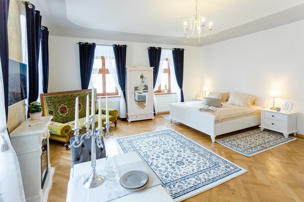 Crown Jewels Centre Sibiu Apartment Bagian luar foto