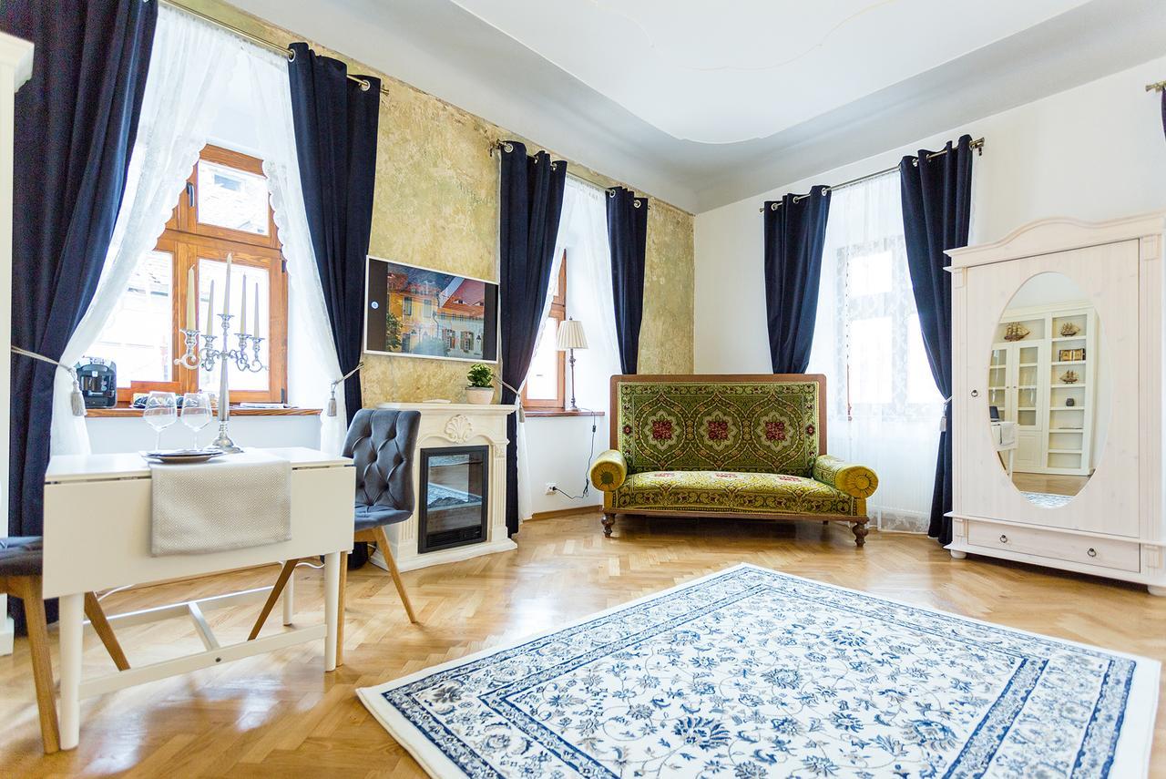 Crown Jewels Centre Sibiu Apartment Bagian luar foto