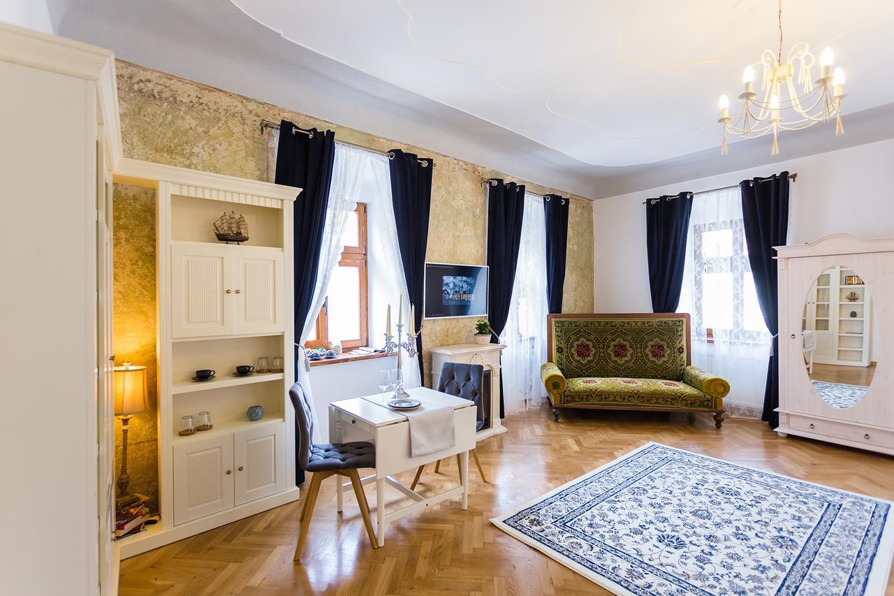 Crown Jewels Centre Sibiu Apartment Bagian luar foto