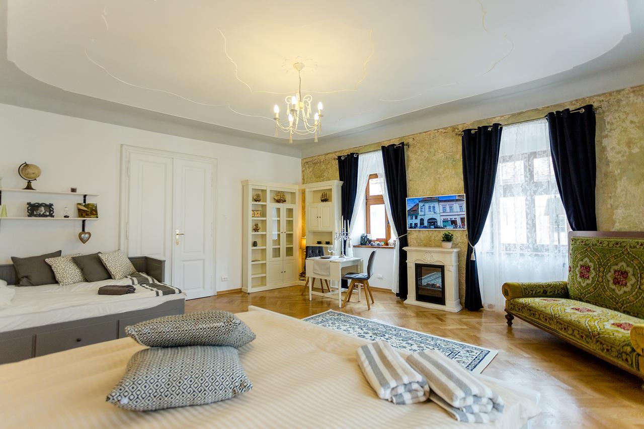 Crown Jewels Centre Sibiu Apartment Bagian luar foto