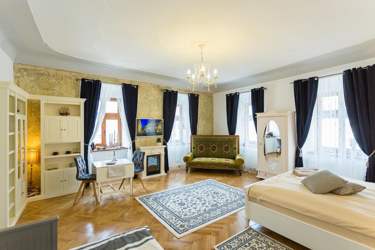 Crown Jewels Centre Sibiu Apartment Bagian luar foto